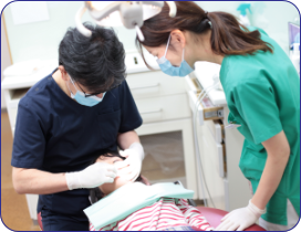 小児歯科〜「小児歯科」診療では、単にむし歯の治療だけでなく、その予防に重点を置いています。